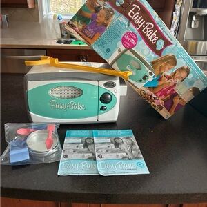 2009 Easy Bake Oven - Teal and White